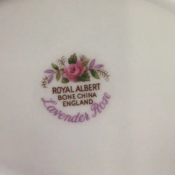 Royal Albert Lavender Rose Shell Shaped Dish! - Picture 3 of 3